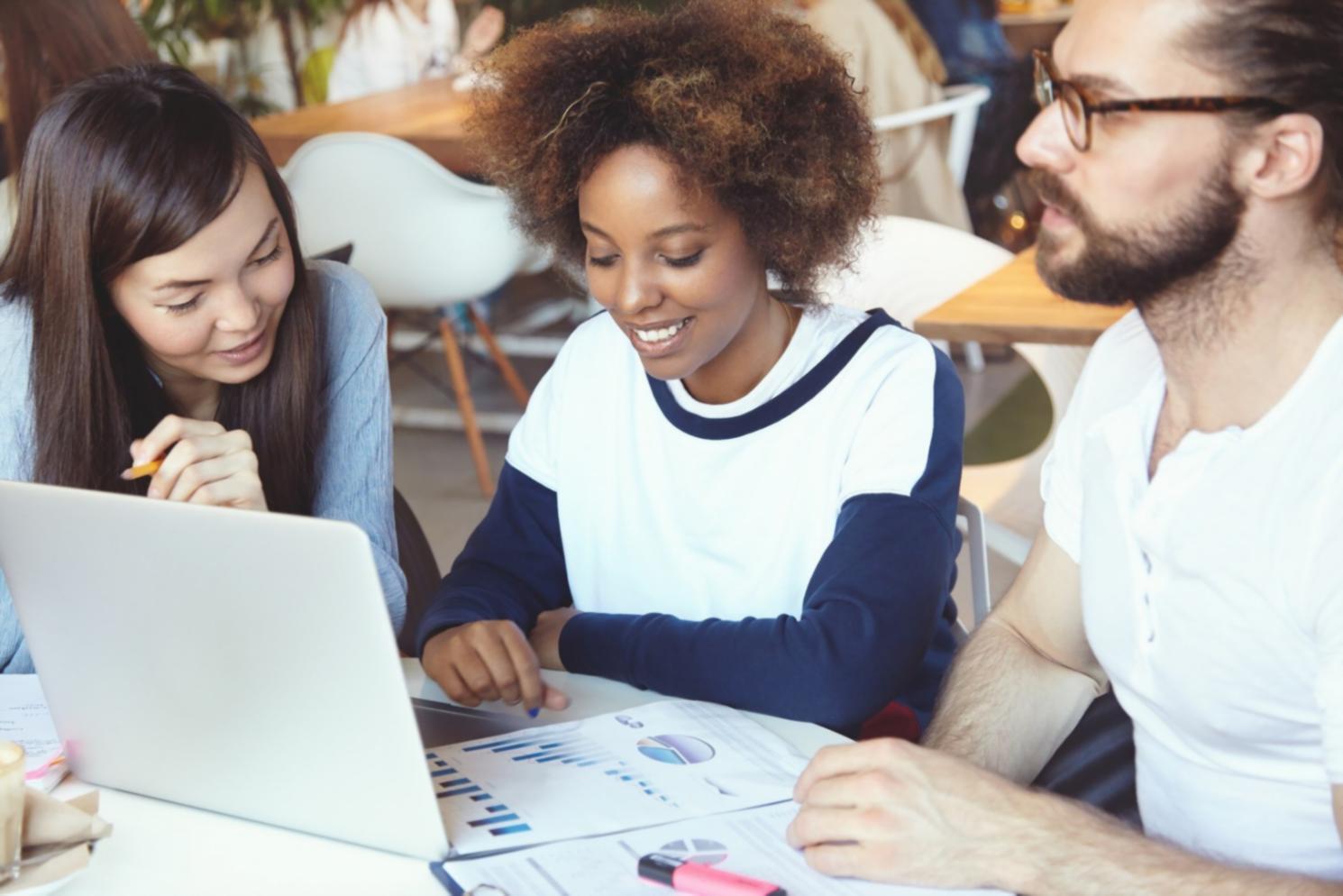 Finanzielle Planung und Dokumentenanalyse