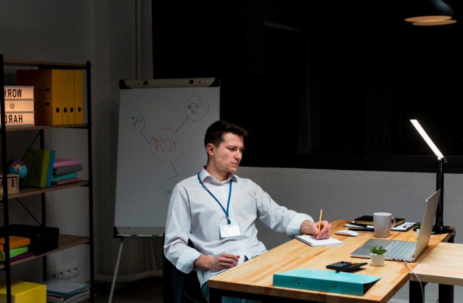 Büro von paloravexen in Dillenburg mit Blick auf Arbeitsplätze